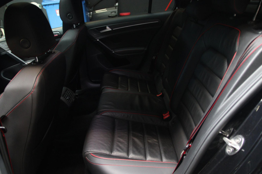 Volkswagen Golf 2.0 TSI GTI TCR PANO-DYN-MEMORY-BIG BREAK KIT