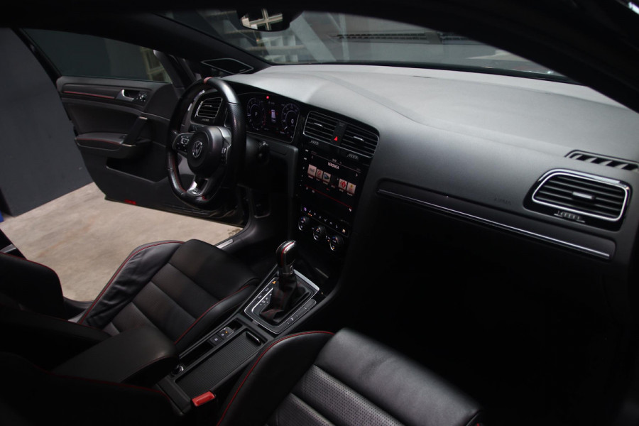 Volkswagen Golf 2.0 TSI GTI TCR PANO-DYN-MEMORY-BIG BREAK KIT