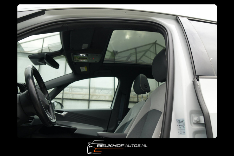 Volkswagen ID.3 First Max 58 kWh Trekhaak Pano Camera Soh93%