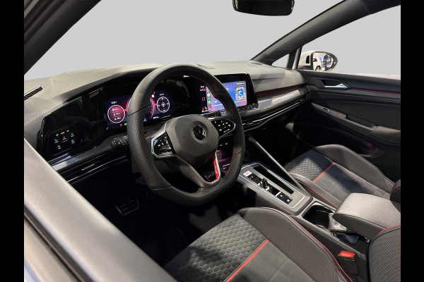Volkswagen Golf 2.0 TSI GTI Clubsport Pano | IQ Light | Camera | 300 PK