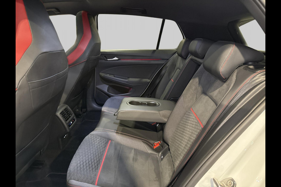 Volkswagen Golf 2.0 TSI GTI Clubsport Pano | IQ Light | Camera | 300 PK