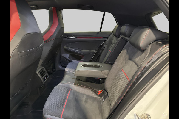 Volkswagen Golf 2.0 TSI GTI Clubsport Pano | IQ Light | Camera | 300 PK