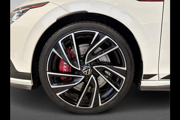 Volkswagen Golf 2.0 TSI GTI Clubsport Pano | IQ Light | Camera | 300 PK