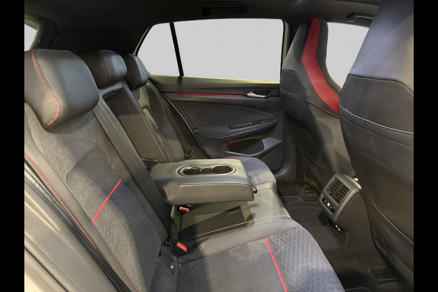 Volkswagen Golf 2.0 TSI GTI Clubsport Pano | IQ Light | Camera | 300 PK