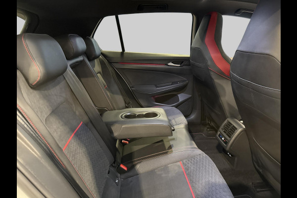 Volkswagen Golf 2.0 TSI GTI Clubsport Pano | IQ Light | Camera | 300 PK