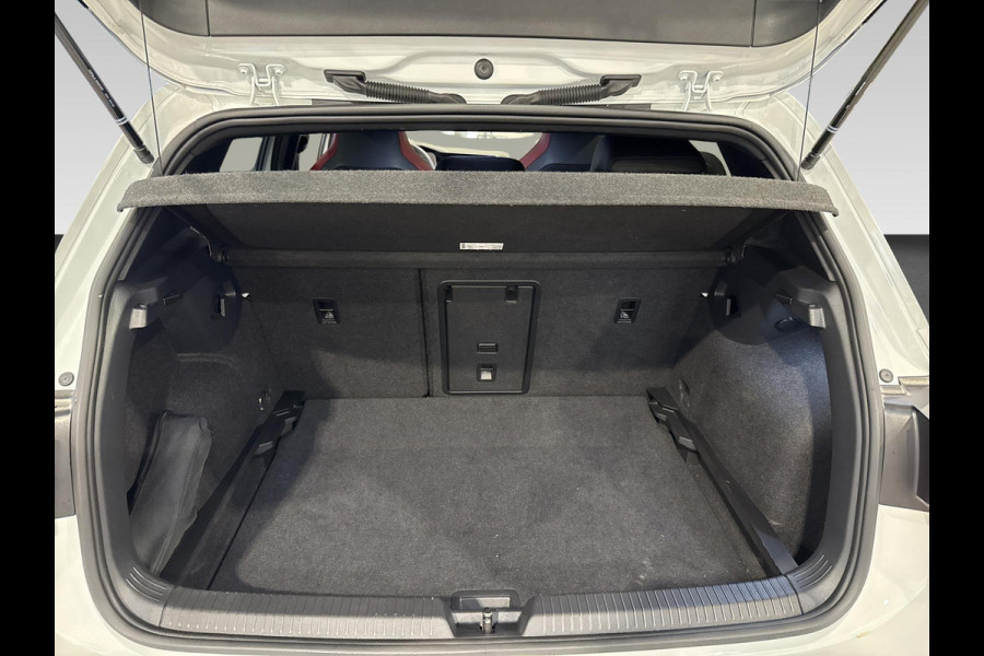 Volkswagen Golf 2.0 TSI GTI Clubsport Pano | IQ Light | Camera | 300 PK