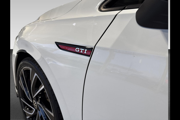 Volkswagen Golf 2.0 TSI GTI Clubsport Pano | IQ Light | Camera | 300 PK