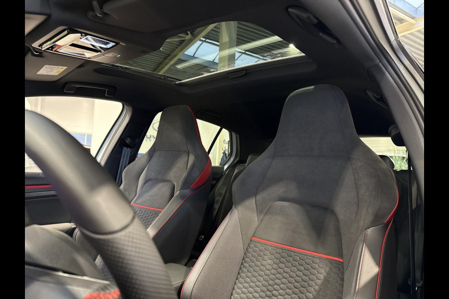 Volkswagen Golf 2.0 TSI GTI Clubsport Pano | IQ Light | Camera | 300 PK