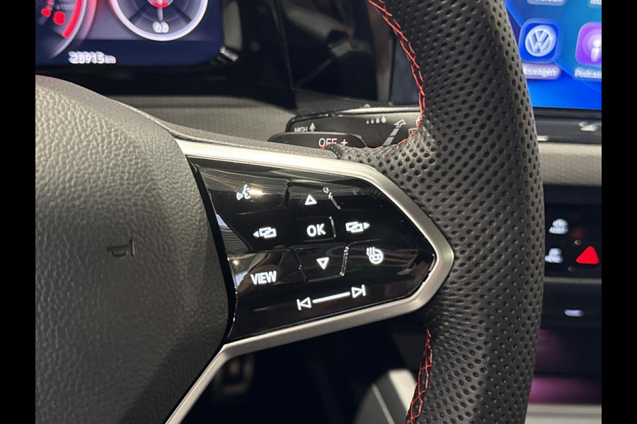 Volkswagen Golf 2.0 TSI GTI Clubsport Pano | IQ Light | Camera | 300 PK