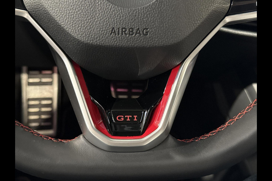 Volkswagen Golf 2.0 TSI GTI Clubsport Pano | IQ Light | Camera | 300 PK