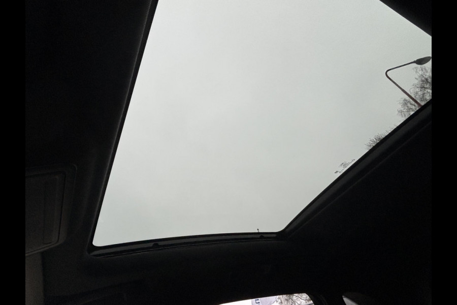 Ford Kuga 2.5 PHEV ST-Line X 243pk | Orig. NL auto | Panoramadak | Head up Display | Adpative LED | Winter Pack | Wegklapbare trekhaak | 19 inch lichtmetalen velgen