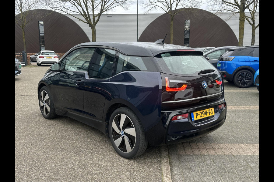 BMW i3 Basis 120Ah 42 kWh SOH 100% | 3-FASE LADER | WARMTEPOMP | ORIGINEEL NL AUTO MET NAP | DEALER ONDERHOUDEN | STOELVERWARMING | CAMERA | 12 MND BOVAG GARANTIE