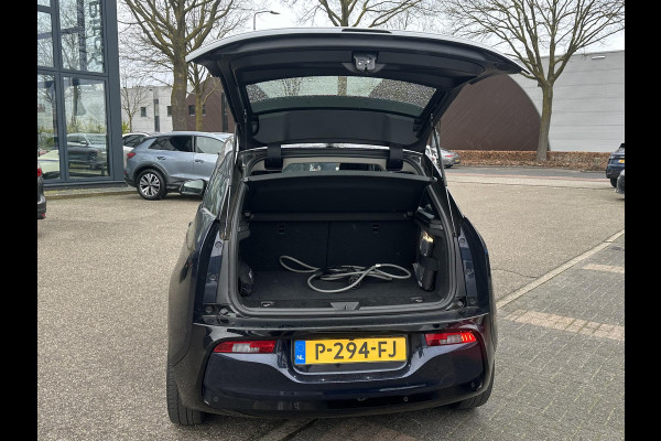 BMW i3 Basis 120Ah 42 kWh SOH 100% | 3-FASE LADER | WARMTEPOMP | ORIGINEEL NL AUTO MET NAP | DEALER ONDERHOUDEN | STOELVERWARMING | CAMERA | 12 MND BOVAG GARANTIE