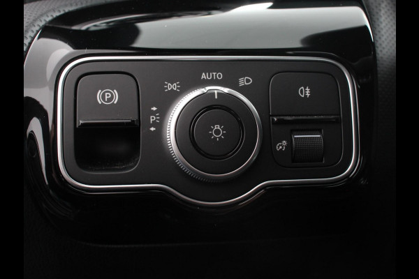 Mercedes-Benz A-Klasse 200 177pk Automaat MHEV AMG Line | Achteruitrij Camera | Verwarmde voorstoelen | Navigatie | LED | Climate control | Adaptive Cruise control | Parkeersensoren | Apple Carplay & Android Auto