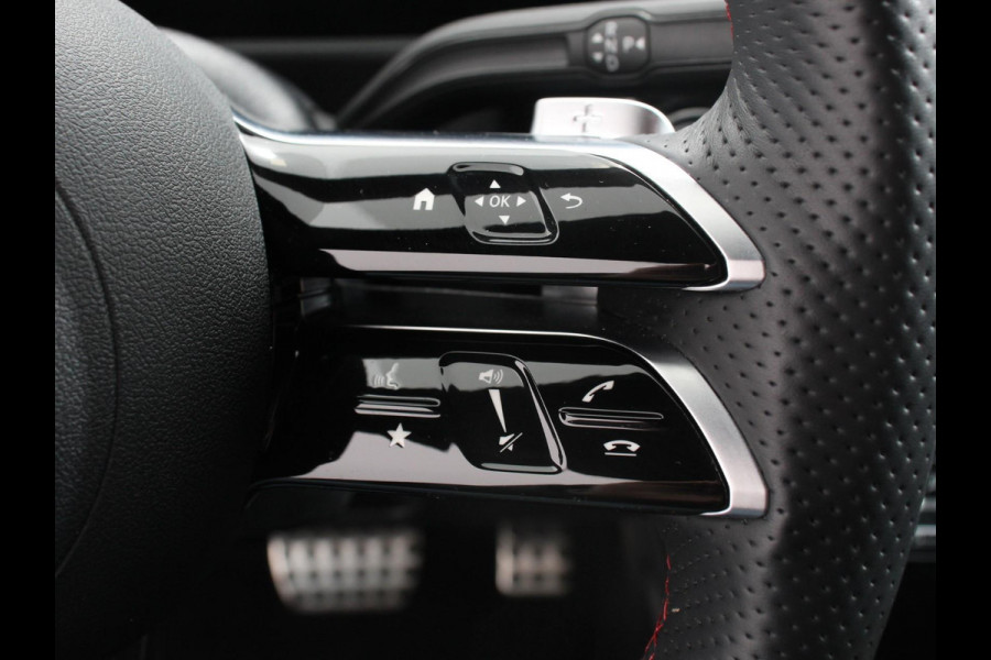 Mercedes-Benz A-Klasse 200 177pk Automaat MHEV AMG Line | Achteruitrij Camera | Verwarmde voorstoelen | Navigatie | LED | Climate control | Adaptive Cruise control | Parkeersensoren | Apple Carplay & Android Auto