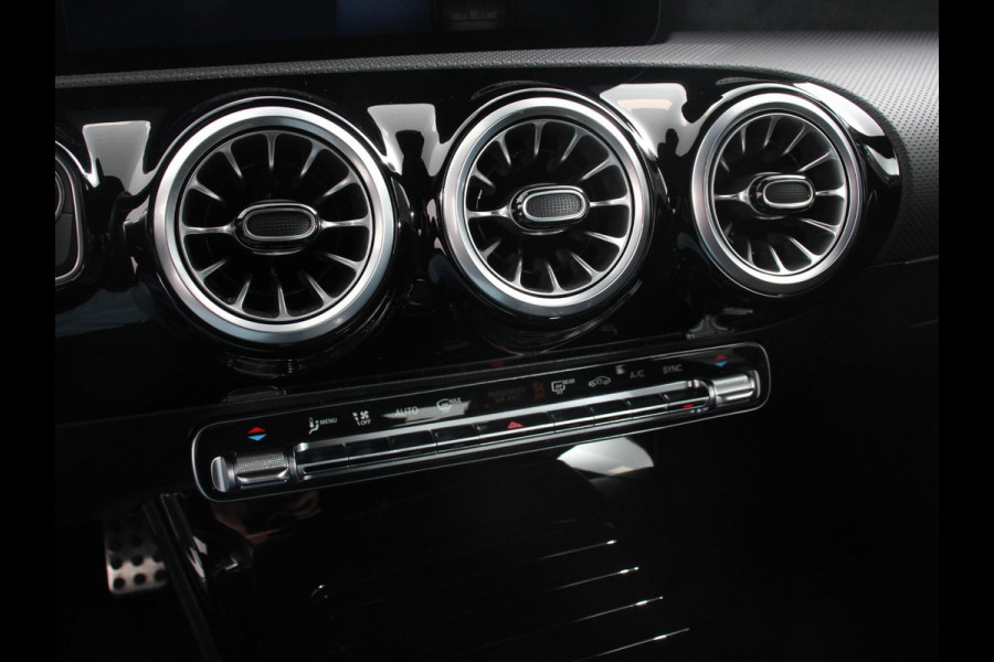 Mercedes-Benz A-Klasse 200 177pk Automaat MHEV AMG Line | Achteruitrij Camera | Verwarmde voorstoelen | Navigatie | LED | Climate control | Adaptive Cruise control | Parkeersensoren | Apple Carplay & Android Auto