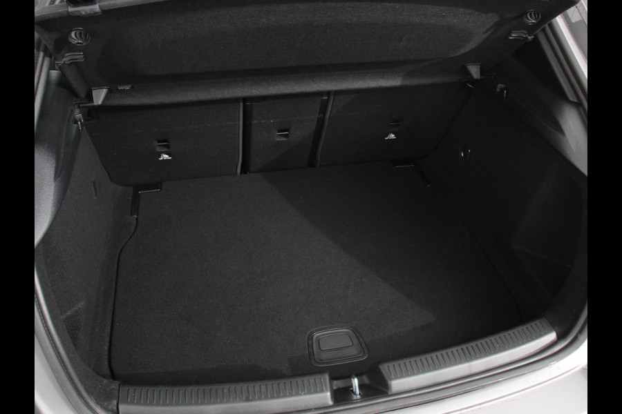 Mercedes-Benz A-Klasse 200 177pk Automaat MHEV AMG Line | Achteruitrij Camera | Verwarmde voorstoelen | Navigatie | LED | Climate control | Adaptive Cruise control | Parkeersensoren | Apple Carplay & Android Auto