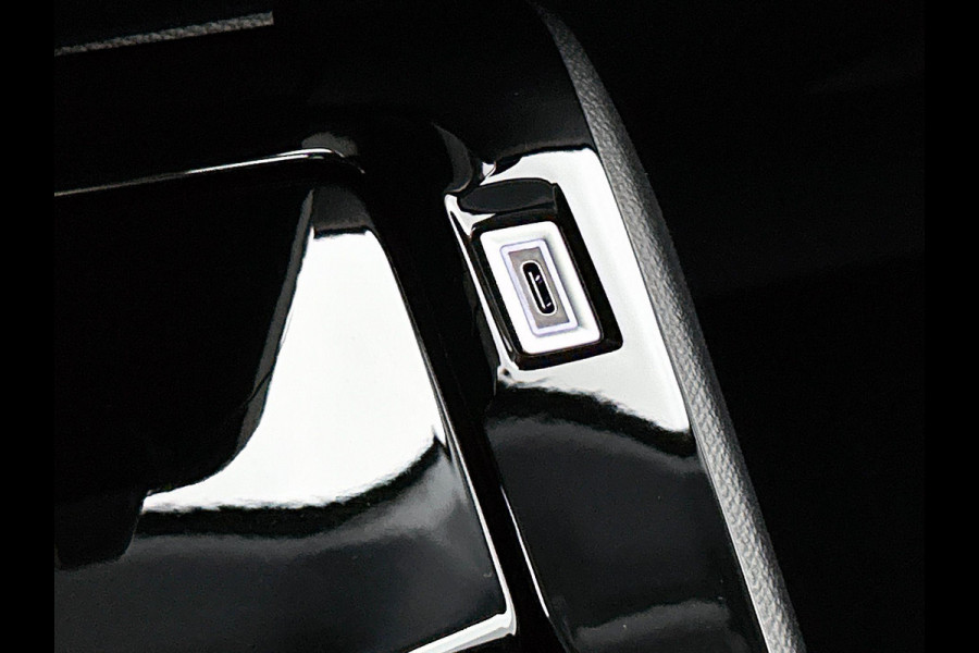 Peugeot 208 1.2 Hybrid 100PK Automaat Allure | Navigatie | Apple Carplay/Android Auto | Airco | Parkeer sensoren | Cruise Control | Lichtmetalen Velgen