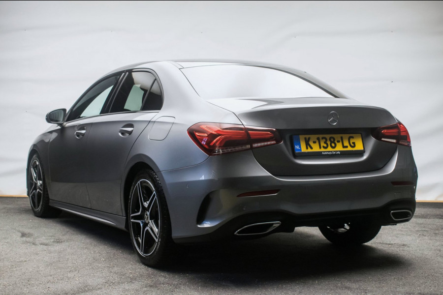 Mercedes-Benz A-Klasse 180 AMG Night Edition Automaat ORG NL [ Sfeerverlichting Elektrische Trekhaak Camera Stoelverwarming ]