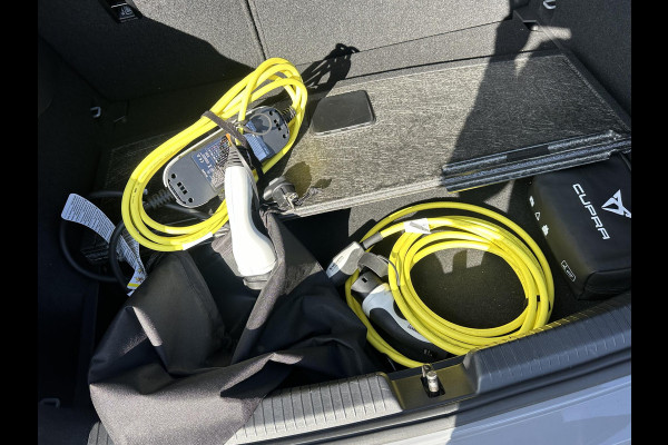 CUPRA Born Essential 62 kWh | SOH 91% | STOELVERWARMING | APPLECARPLAY / ANDROID AUTO | ADAP. CRUISE | ACHTERUITRIJCAMERA | KEYLESS | 3 FASE | 12 MND BOVAG GARANTIE |