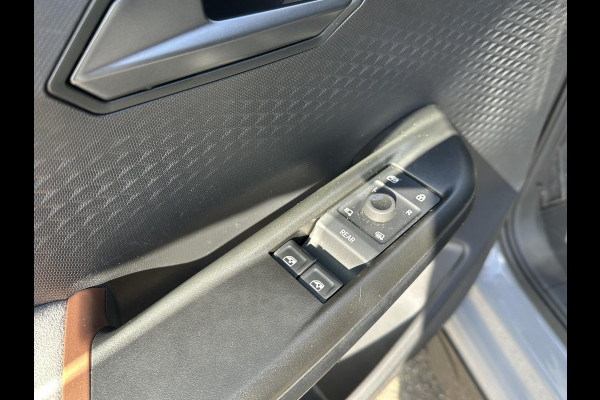 CUPRA Born Essential 62 kWh | SOH 91% | STOELVERWARMING | APPLECARPLAY / ANDROID AUTO | ADAP. CRUISE | ACHTERUITRIJCAMERA | KEYLESS | 3 FASE | 12 MND BOVAG GARANTIE |