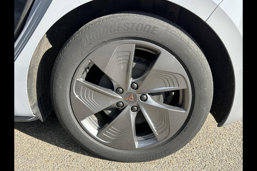 CUPRA Born Essential 62 kWh | SOH 91% | STOELVERWARMING | APPLECARPLAY / ANDROID AUTO | ADAP. CRUISE | ACHTERUITRIJCAMERA | KEYLESS | 3 FASE | 12 MND BOVAG GARANTIE |