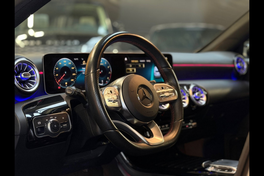 Mercedes-Benz A-Klasse 250 Premium Plus AMG |PANO|CAMERA|SFEERVERLICHTING|DEALER ONDERHOUDEN|CARPLAY|224PK|