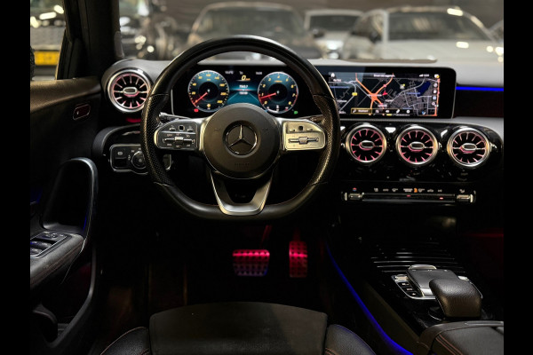 Mercedes-Benz A-Klasse 250 Premium Plus AMG |PANO|CAMERA|SFEERVERLICHTING|DEALER ONDERHOUDEN|CARPLAY|224PK|
