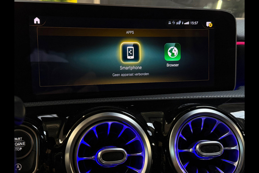 Mercedes-Benz A-Klasse 250 Premium Plus AMG |PANO|CAMERA|SFEERVERLICHTING|DEALER ONDERHOUDEN|CARPLAY|224PK|