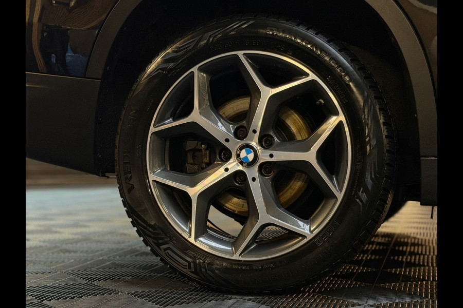 BMW X1 SDrive20i High Executive M-Sport NAP/LED/HuD/SFEERVERLICHTING/CAM/AUTOMAAT