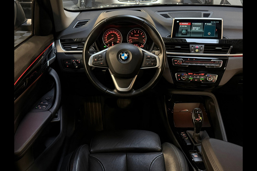 BMW X1 SDrive20i High Executive M-Sport NAP/LED/HuD/SFEERVERLICHTING/CAM/AUTOMAAT