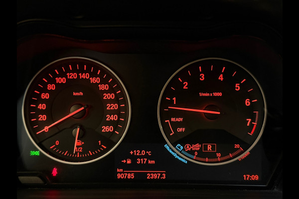 BMW X1 SDrive20i High Executive M-Sport NAP/LED/HuD/SFEERVERLICHTING/CAM/AUTOMAAT