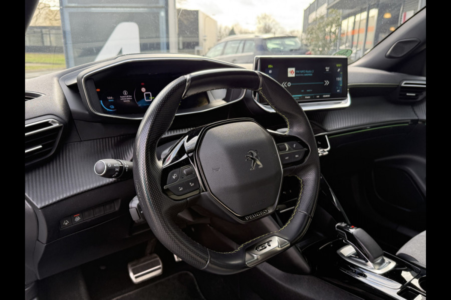Peugeot e-2008 BWJ 10-2021 | EV GT 136PK Pack 50 kWh | PANO DAK | TREKHAAK | CLIMA | NAVI | CAMERA A | 18'' LMV | PDC 2X | CARPLAY |
