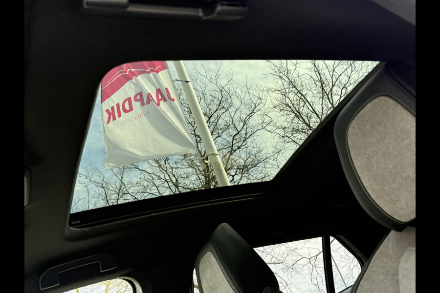 Peugeot e-2008 BWJ 10-2021 | EV GT 136PK Pack 50 kWh | PANO DAK | TREKHAAK | CLIMA | NAVI | CAMERA A | 18'' LMV | PDC 2X | CARPLAY |