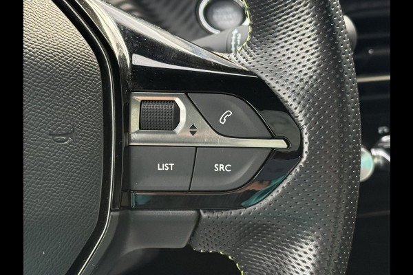 Peugeot e-2008 BWJ 10-2021 | EV GT 136PK Pack 50 kWh | PANO DAK | TREKHAAK | CLIMA | NAVI | CAMERA A | 18'' LMV | PDC 2X | CARPLAY |