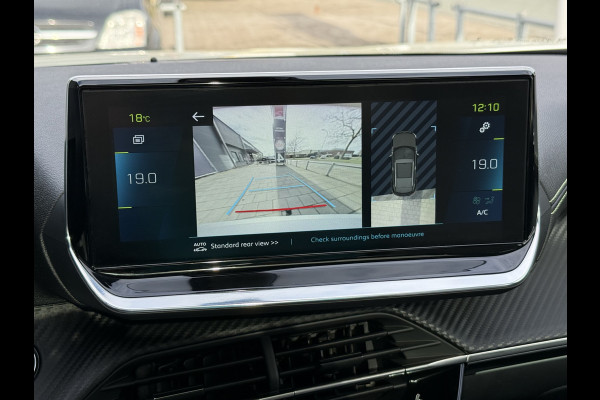 Peugeot e-2008 BWJ 10-2021 | EV GT 136PK Pack 50 kWh | PANO DAK | TREKHAAK | CLIMA | NAVI | CAMERA A | 18'' LMV | PDC 2X | CARPLAY |