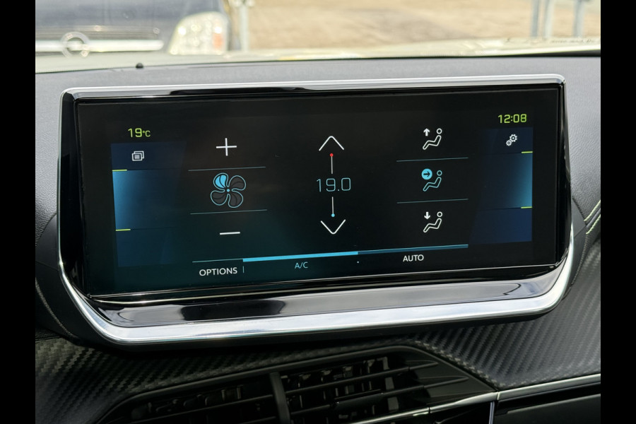 Peugeot e-2008 BWJ 10-2021 | EV GT 136PK Pack 50 kWh | PANO DAK | TREKHAAK | CLIMA | NAVI | CAMERA A | 18'' LMV | PDC 2X | CARPLAY |