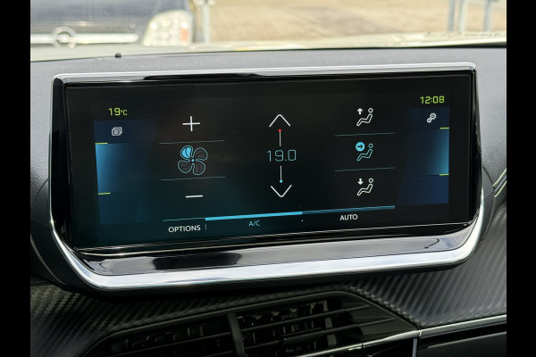 Peugeot e-2008 BWJ 10-2021 | EV GT 136PK Pack 50 kWh | PANO DAK | TREKHAAK | CLIMA | NAVI | CAMERA A | 18'' LMV | PDC 2X | CARPLAY |