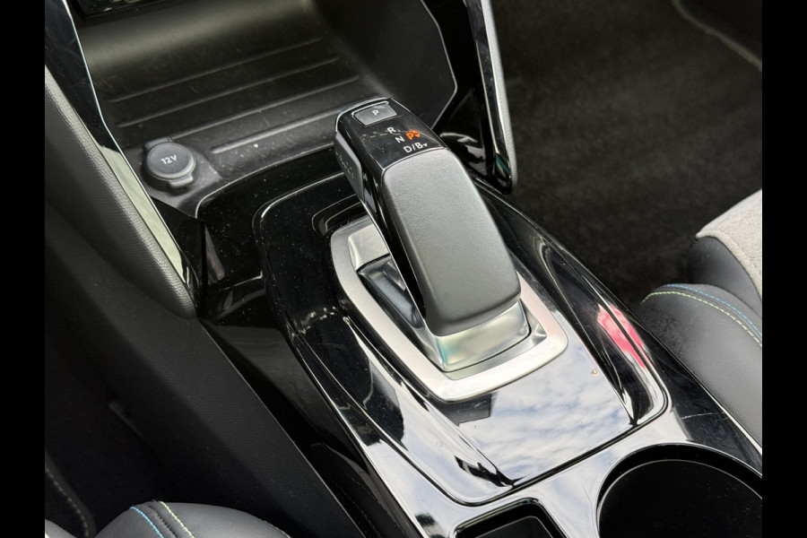 Peugeot e-2008 BWJ 10-2021 | EV GT 136PK Pack 50 kWh | PANO DAK | TREKHAAK | CLIMA | NAVI | CAMERA A | 18'' LMV | PDC 2X | CARPLAY |