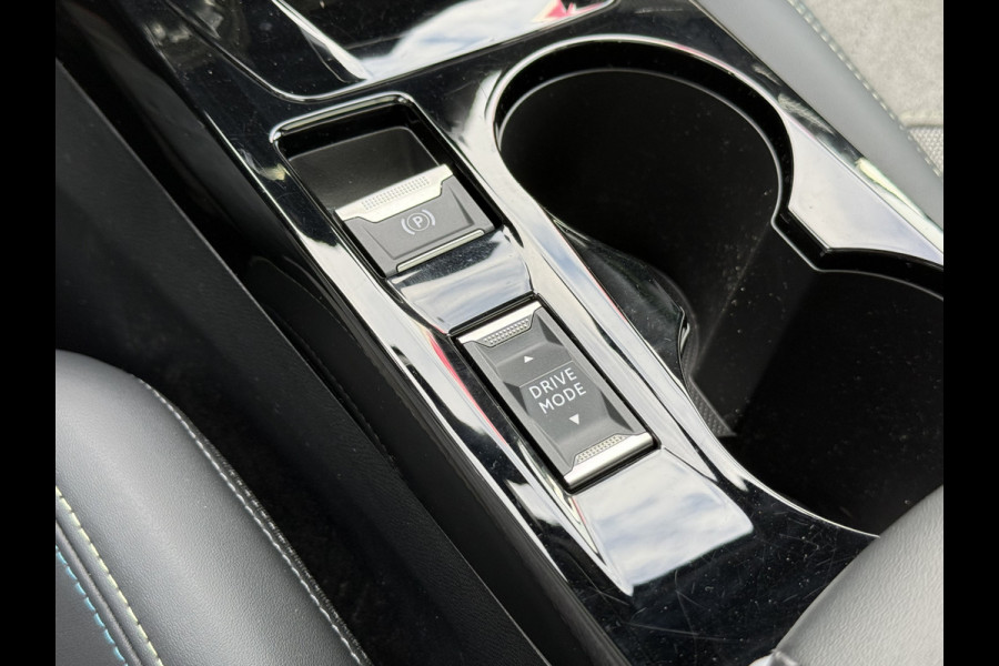 Peugeot e-2008 BWJ 10-2021 | EV GT 136PK Pack 50 kWh | PANO DAK | TREKHAAK | CLIMA | NAVI | CAMERA A | 18'' LMV | PDC 2X | CARPLAY |