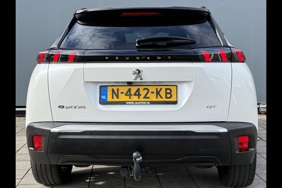 Peugeot e-2008 BWJ 10-2021 | EV GT 136PK Pack 50 kWh | PANO DAK | TREKHAAK | CLIMA | NAVI | CAMERA A | 18'' LMV | PDC 2X | CARPLAY |