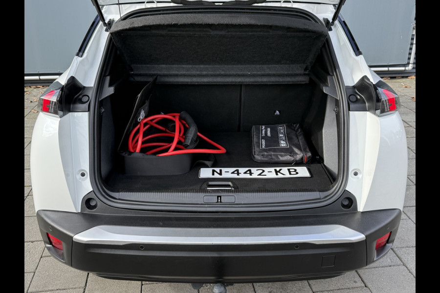 Peugeot e-2008 BWJ 10-2021 | EV GT 136PK Pack 50 kWh | PANO DAK | TREKHAAK | CLIMA | NAVI | CAMERA A | 18'' LMV | PDC 2X | CARPLAY |