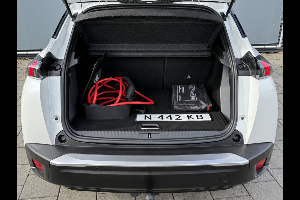 Peugeot e-2008 BWJ 10-2021 | EV GT 136PK Pack 50 kWh | PANO DAK | TREKHAAK | CLIMA | NAVI | CAMERA A | 18'' LMV | PDC 2X | CARPLAY |