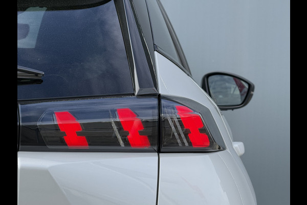 Peugeot e-2008 BWJ 10-2021 | EV GT 136PK Pack 50 kWh | PANO DAK | TREKHAAK | CLIMA | NAVI | CAMERA A | 18'' LMV | PDC 2X | CARPLAY |