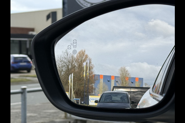 Peugeot e-2008 BWJ 10-2021 | EV GT 136PK Pack 50 kWh | PANO DAK | TREKHAAK | CLIMA | NAVI | CAMERA A | 18'' LMV | PDC 2X | CARPLAY |