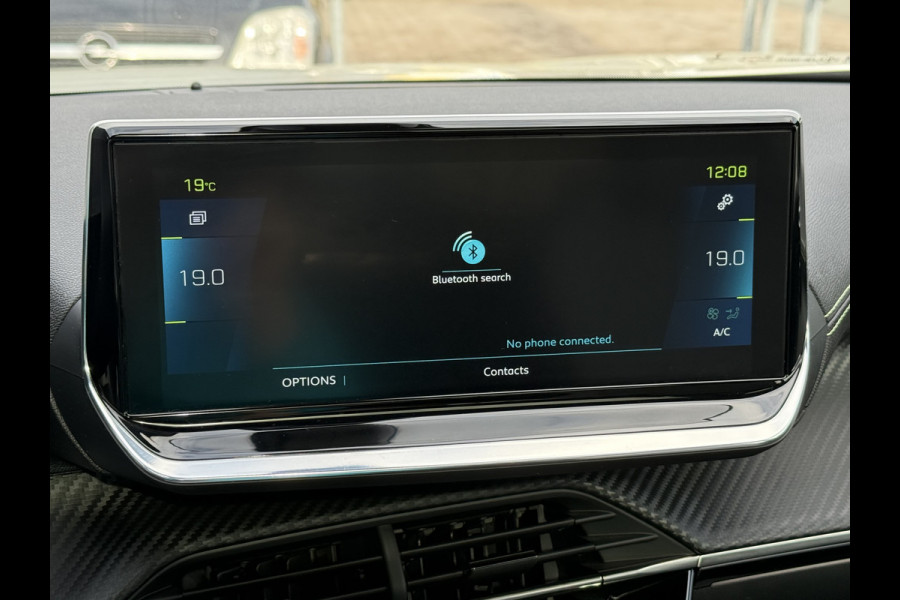 Peugeot e-2008 BWJ 10-2021 | EV GT 136PK Pack 50 kWh | PANO DAK | TREKHAAK | CLIMA | NAVI | CAMERA A | 18'' LMV | PDC 2X | CARPLAY |