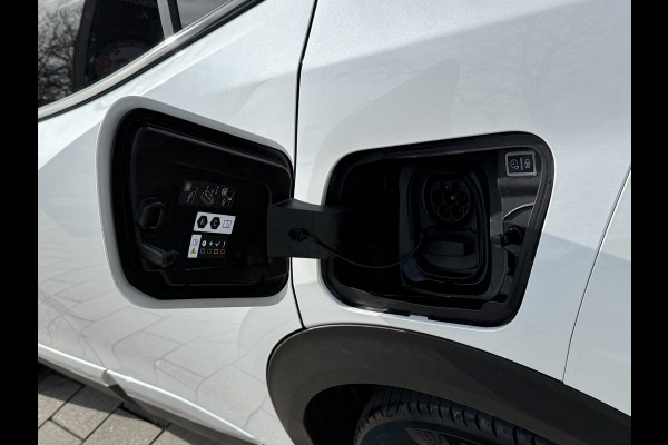 Peugeot e-2008 BWJ 10-2021 | EV GT 136PK Pack 50 kWh | PANO DAK | TREKHAAK | CLIMA | NAVI | CAMERA A | 18'' LMV | PDC 2X | CARPLAY |