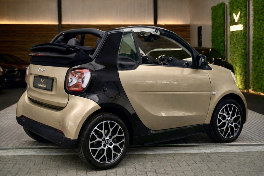 Smart Fortwo cabrio - Stuurverwarming - Leer - Cruise control - Stoelverwarming - LED - Achteruitrijcamera EQ Comfort PLUS 18 kWh
