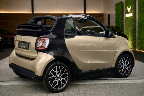 Smart Fortwo cabrio - Stuurverwarming - Leer - Cruise control - Stoelverwarming - LED - Achteruitrijcamera EQ Comfort PLUS 18 kWh