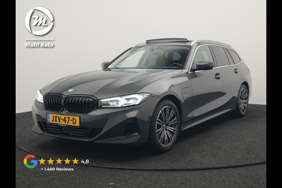 BMW 3 Serie Touring 330e Luxury Line Plug In Hybrid Facelift 293pk Dealer O.H. PHEV | Trekhaak Af Fabriek | Panodak | Head Up | Camera | Harman / Kardon | Lederen Sportstoelen Memory & Verwarmd | Adaptive LED | Widescreen Navi | Stuur Verwarmd | Keyless | Blis | 18"L.M  |